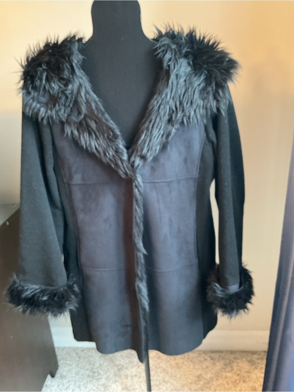 Vintage Novelti black winter coat with faux trim and hood